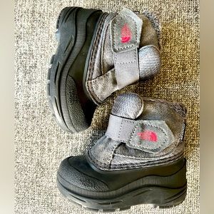 The North Face Alpenglow II snow boots